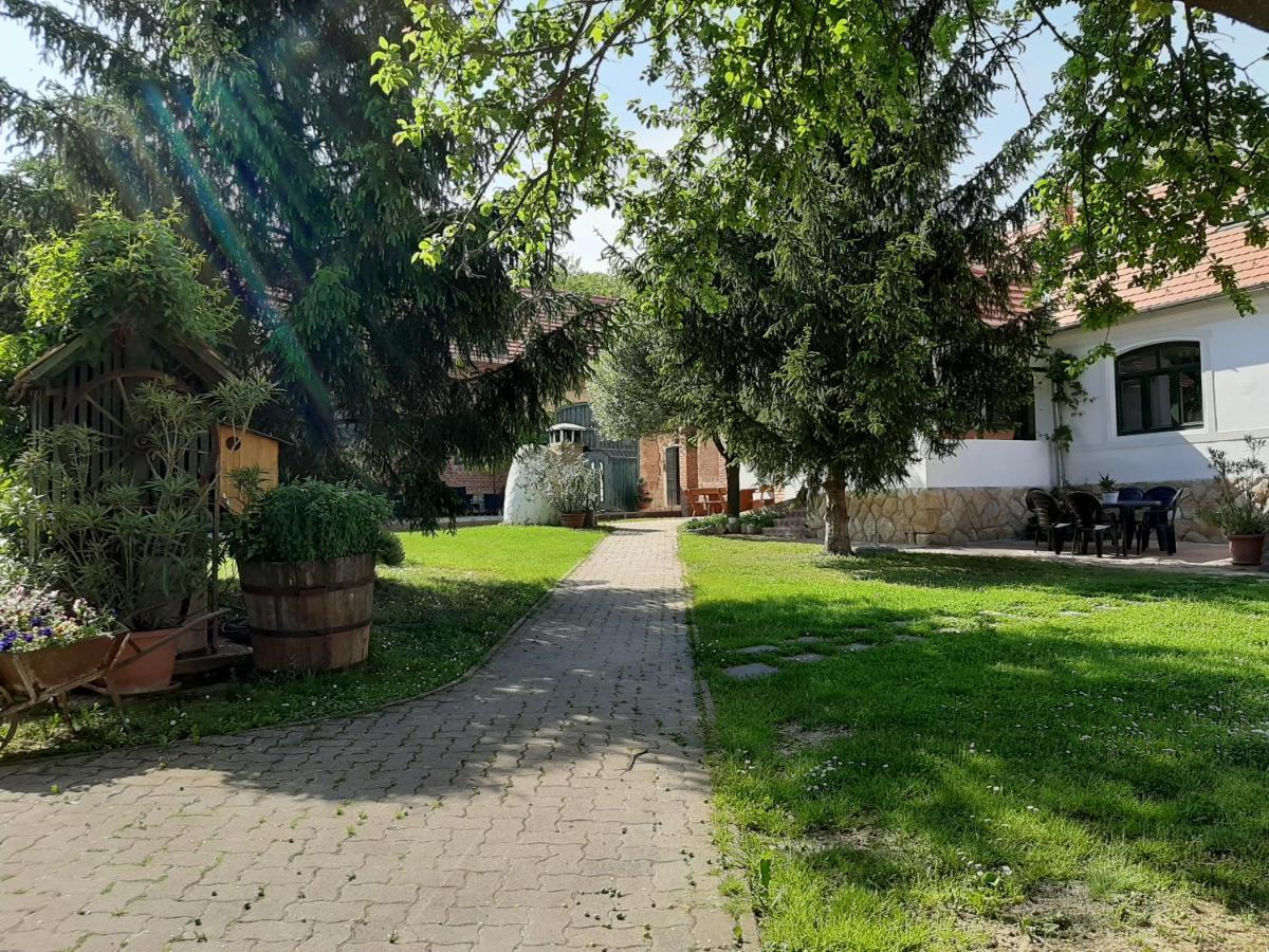 Natura Panzio&Apartmanhaz Orfű Buitenkant foto