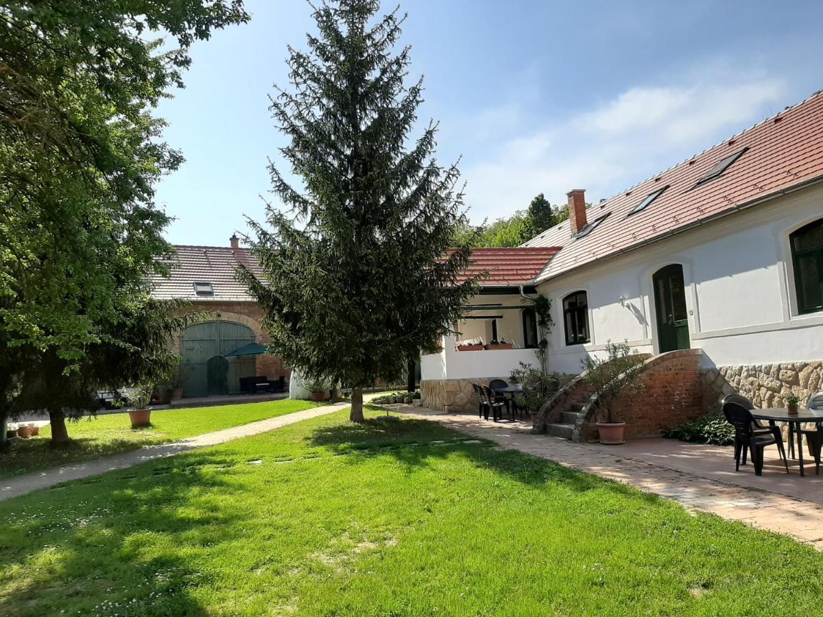 Natura Panzio&Apartmanhaz Orfű Buitenkant foto
